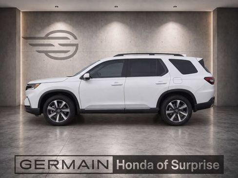 Used 2025 Honda Pilot Touring image 3