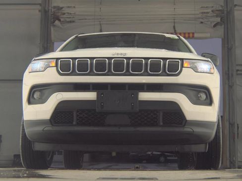 Used 2022 Jeep Compass Latitude image 3