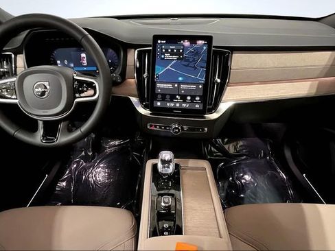 New 2026 Volvo XC90 B6 Plus w/ Protection Package image 6