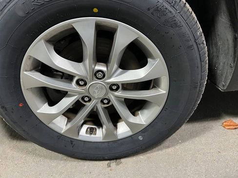 Used 2019 Hyundai Santa Fe SE FWD image 33