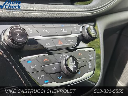 Used 2025 Chrysler Pacifica Limited FWD image 17