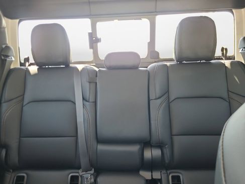 New 2025 Jeep Gladiator High Tide image 12