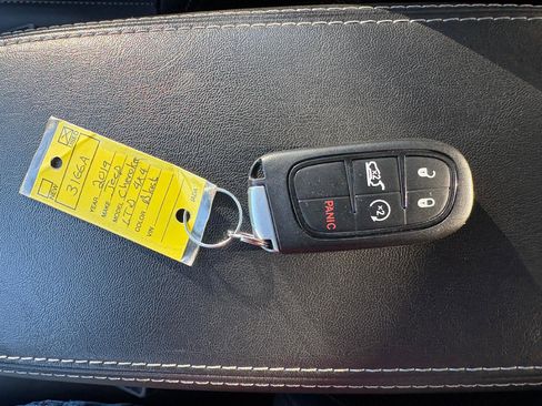 Used 2019 Jeep Cherokee Limited w/ Luxury Group image 33