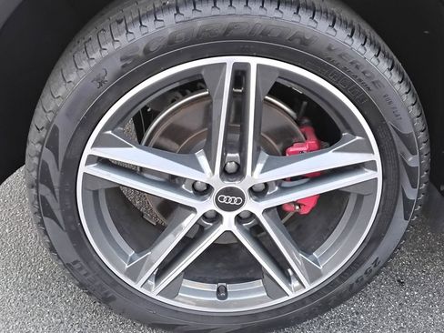 Certified 2025 Audi Q5 e Premium Plus image 12