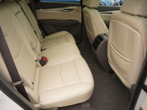 Used 2018 Cadillac XT5 Luxury w/ Driver Awareness Package FWD image 16