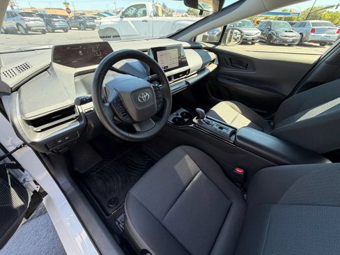 Used 2024 Toyota Prius LE FWD image 10