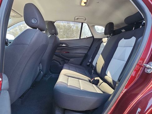 Used 2024 Chevrolet Trax LS w/ LS Convenience Package image 10