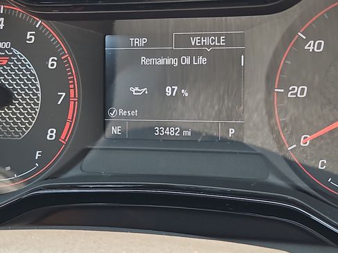 Used 2024 Chevrolet Trax RS w/ Sunroof Package FWD image 20