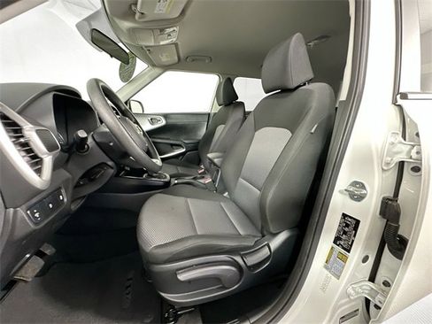 Used 2022 Kia Soul LX image 16