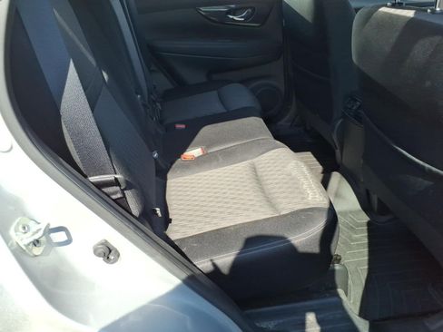 Used 2017 Nissan Rogue S AWD/4WD image 6