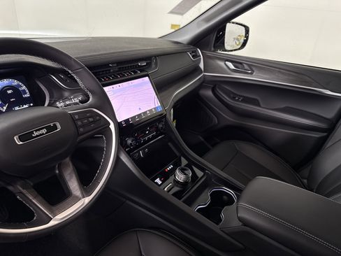 New 2025 Jeep Grand Cherokee Limited image 27
