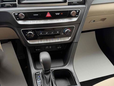 Used 2018 Hyundai Sonata SE FWD image 22