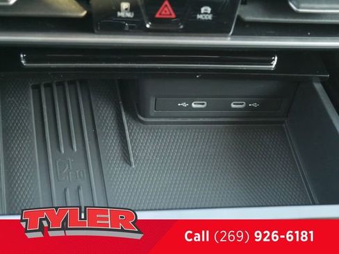 Used 2025 Volkswagen Atlas SE AWD/4WD image 32