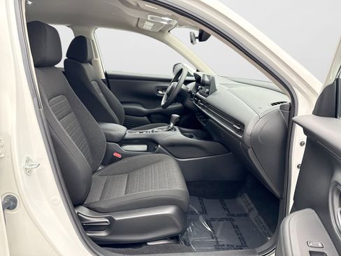 Used 2023 Honda HR-V LX image 9