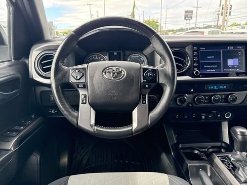 Used 2021 Toyota Tacoma TRD Off-Road w/ Technology Package AWD/4WD image 17