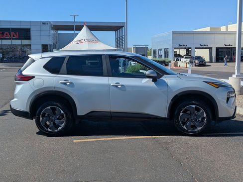 Certified 2025 Nissan Rogue SV FWD image 7