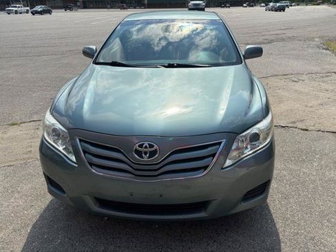 Used 2011 Toyota Camry LE FWD image 3