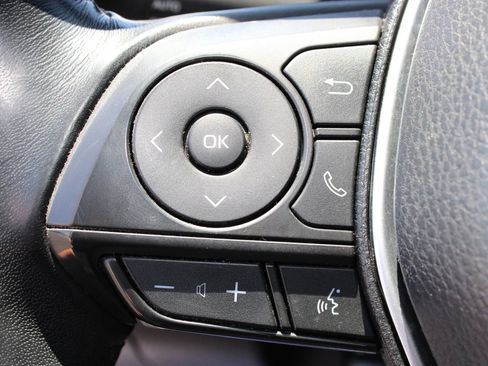 Used 2018 Toyota Camry SE FWD image 18
