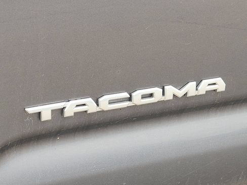 Used 2022 Toyota Tacoma SR5 RWD image 12