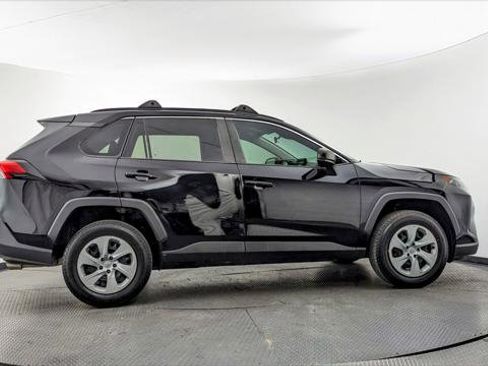 Used 2020 Toyota RAV4 LE FWD image 9