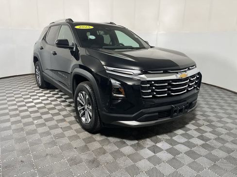Used 2025 Chevrolet Equinox LT AWD/4WD image 2