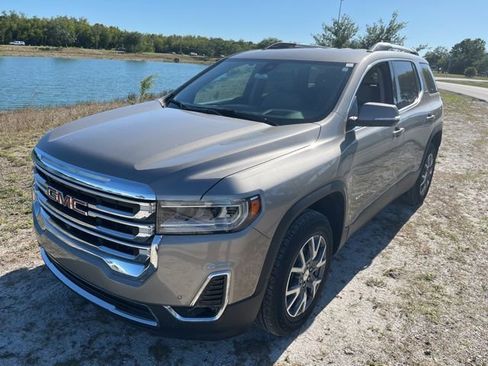 Used 2022 GMC Acadia SLT w/ Technology Package FWD image 3