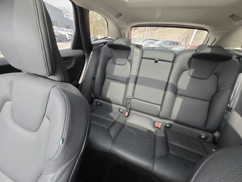 Used 2025 Volvo XC60 B5 Plus image 33