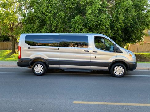 Used 2017 Ford Transit 350 XLT RWD image 4