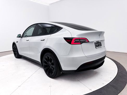 Used 2020 Tesla Model Y Long Range image 14