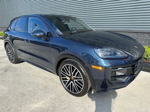 Certified 2025 Porsche Cayenne GTS image 11