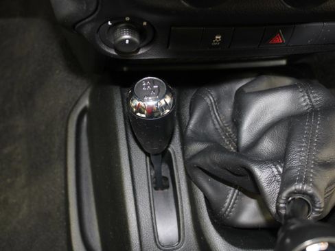 Used 2018 Jeep Wrangler Unlimited Sport S image 40