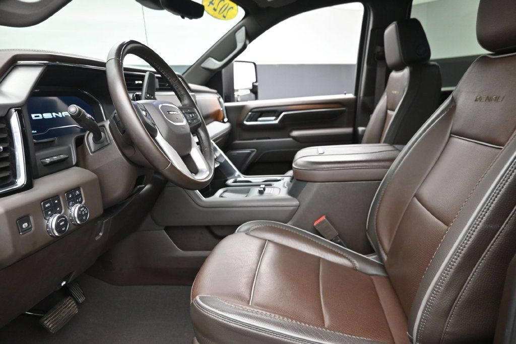 Used 2024 GMC Sierra 2500 Denali w/ Denali Reserve Package AWD/4WD image 17