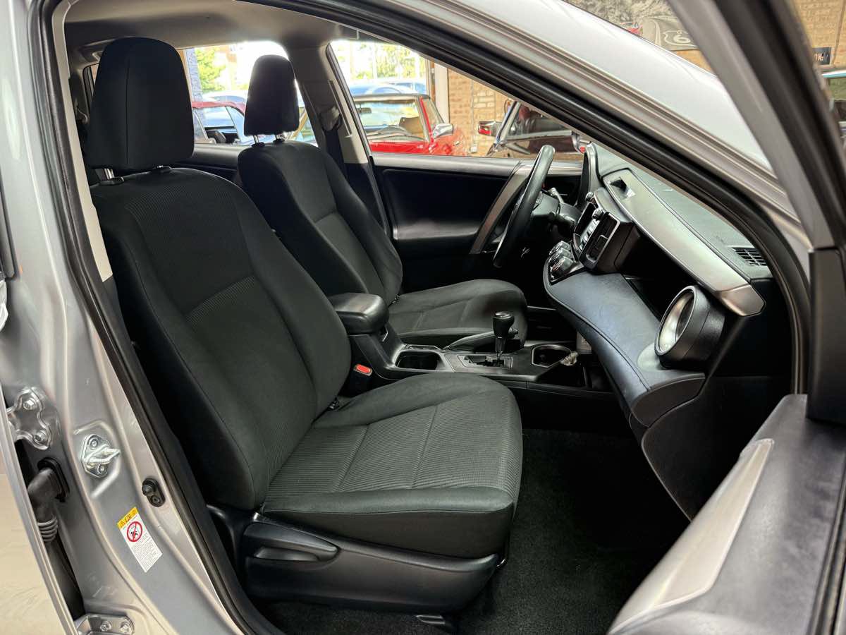 Used 2018 Toyota RAV4 LE w/ All Weather Liner Package AWD/4WD image 25