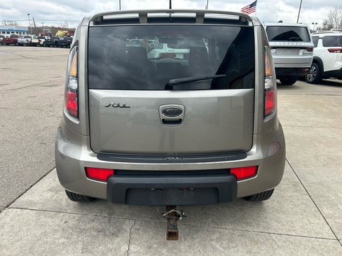 Used 2010 Kia Soul + image 6