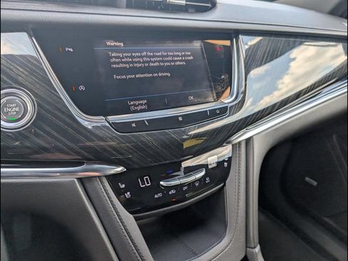 Used 2021 Cadillac XT6 Premium Luxury AWD/4WD image 16