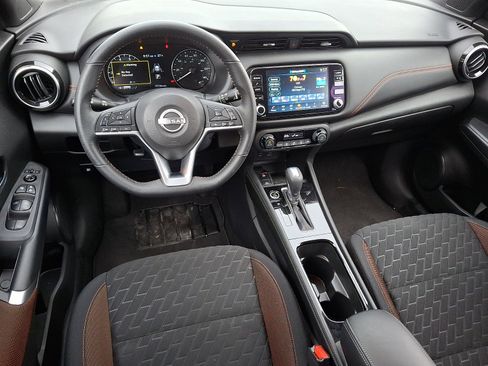 Certified 2022 Nissan Kicks SR image 11