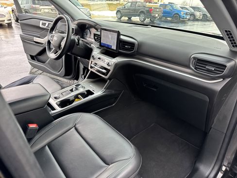 Certified 2022 Ford Explorer XLT w/ Equipment Group 202A image 28