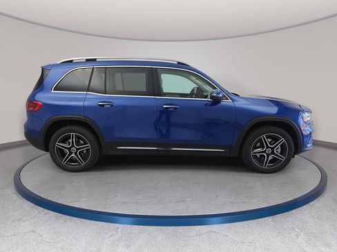 New 2026 Mercedes-Benz GLB 250 4MATIC image 4