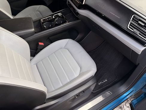 Used 2024 Volkswagen Atlas Cross Sport SEL R-Line image 22