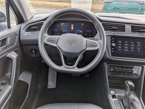 Certified 2023 Volkswagen Tiguan SE w/ Panoramic Sunroof Package image 16