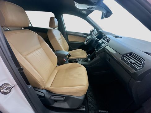 Used 2023 Volkswagen Tiguan SE AWD/4WD image 32