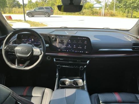 Used 2025 Chevrolet Traverse RS AWD/4WD image 21