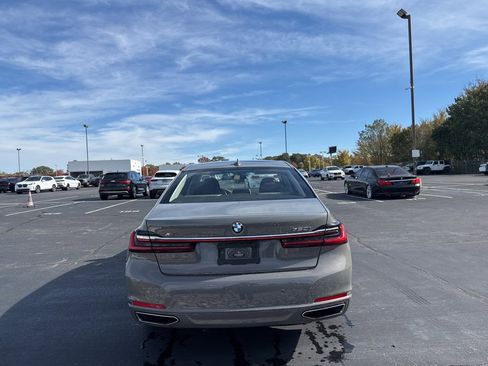 Used 2022 BMW 750i xDrive 750i xDrive w/ Luxury Rear Seating Package image 4