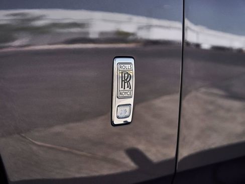 Used 2025 Rolls-Royce Phantom Sedan RWD image 11