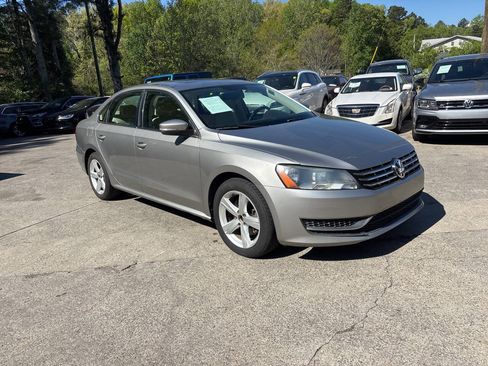 Used 2013 Volkswagen Passat TDI SE FWD image 4
