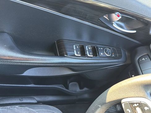 Used 2019 Kia Sorento L FWD image 22