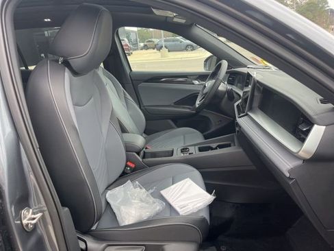 New 2026 Volkswagen Tiguan SE R-Line FWD image 28
