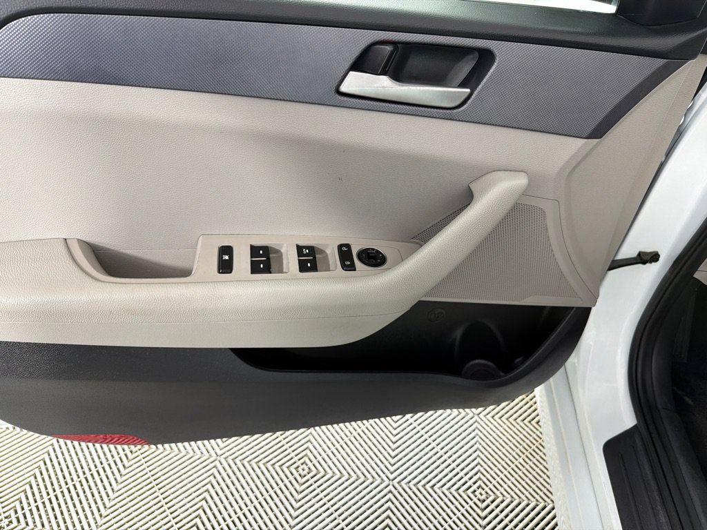 Used 2018 Hyundai Sonata SE FWD image 11