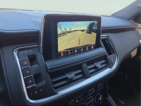 Used 2022 Chevrolet Tahoe Z71 w/ Z71 Off-Road Package image 17