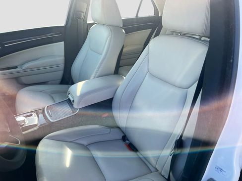 Used 2023 Chrysler 300 Touring L image 22